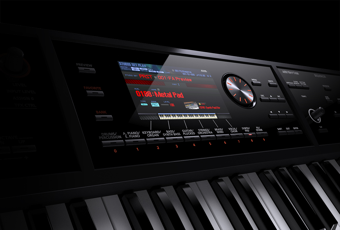 大人気シンセサイザー】Roland FA-08の外箱ダメージお買い得品が入荷