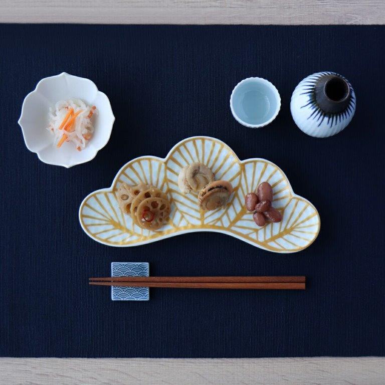 お正月やハレの日の食卓を彩る | 有田焼 錦金松葉型 銘々皿 前菜皿
