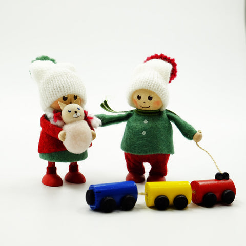 Nordika Nisse ノルディカニッセ ネコのぬいぐるみを抱えた女の子 joy