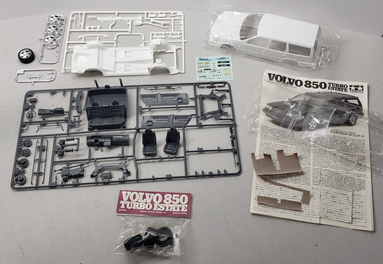 Tamiya 1/24 Volvo 850 Turbo Estate 1994 #24152 - Open Box