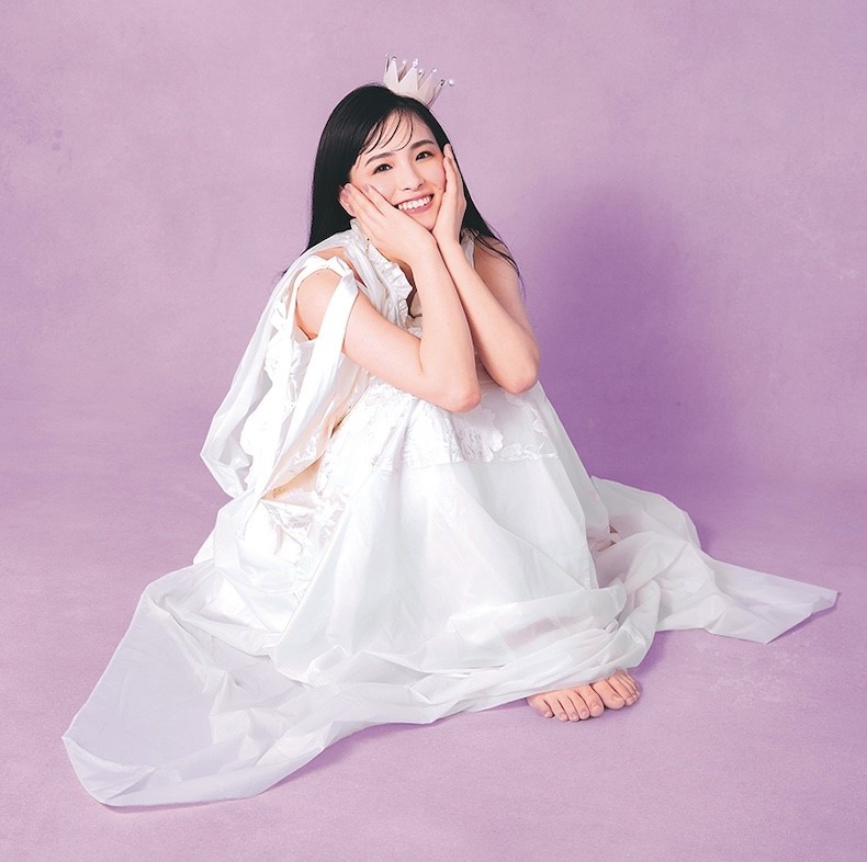 乃木坂46大園桃子、卒業前ラストグラビア 大人メイクでテンションが最
