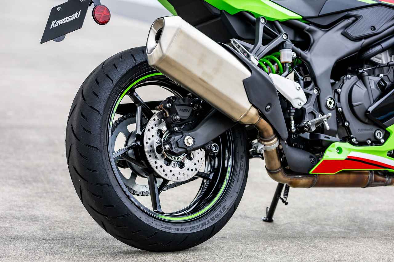 カワサキ「Ninja ZX-4RR」インプレ（2023年）葉月美優がサーキットで