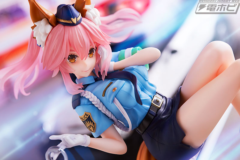 ミニスカ＆見せつけ美脚が刺激的！『Fate/EXTELLA LINK』コスチューム