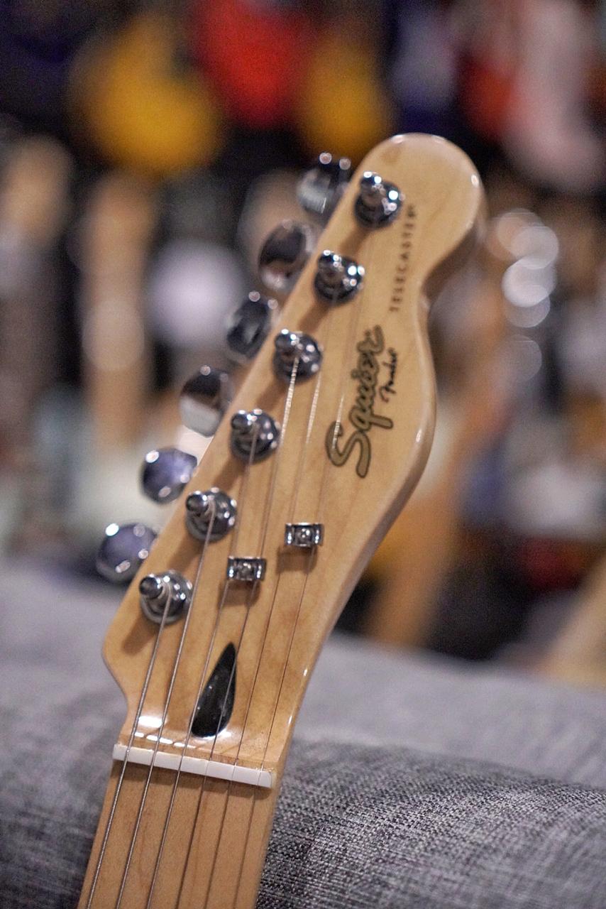 Squier Vintage Modified Telecaster SSH Maple Neck in Black with