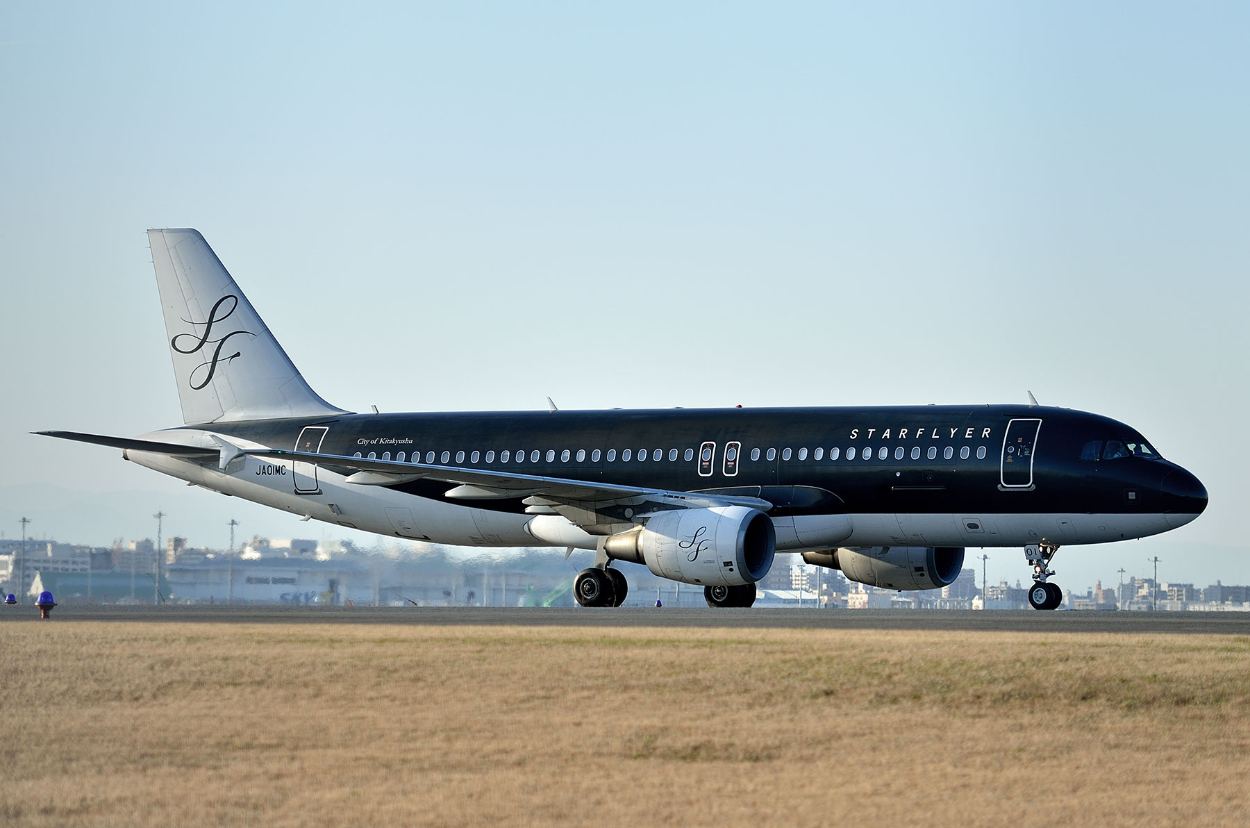 AIRBUS A320 / JA01MC : SKY LOUNGE GARDEN -transporter side-
