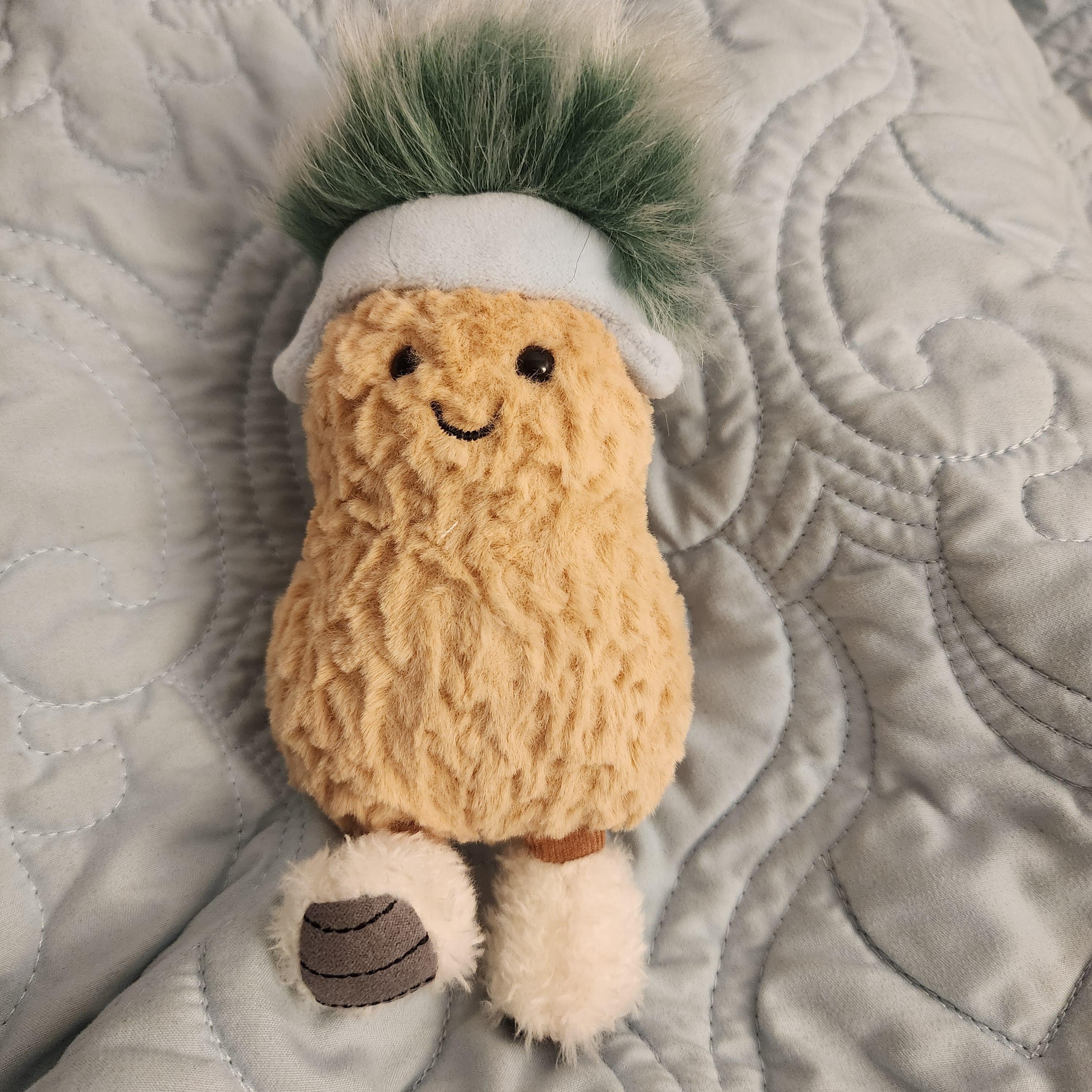 I love my new peanut Apres Ski! : r/Jellycatplush