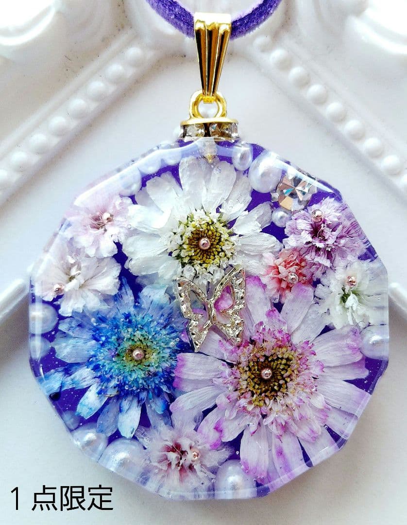 【1048】レジン　マトリカリア　ネックレス　ペンダント　ハンドメイド A254 マトリカリア レジンネックレス - メルカリ
