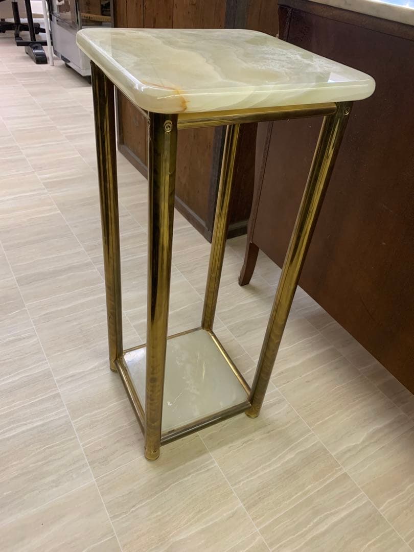 モダンな大理石風サイドテーブル　スリムコーヒーテーブル 2段収納棚付き 大理石柄 サイドテーブル ナイトテーブル コーヒーテーブル 丸テーブル